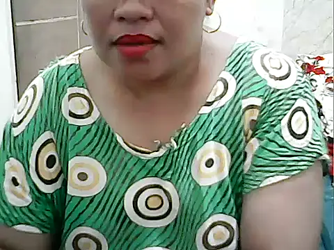 hotchubbypinay live cam on StripChat