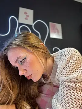 MilaMoone live cam on StripChat