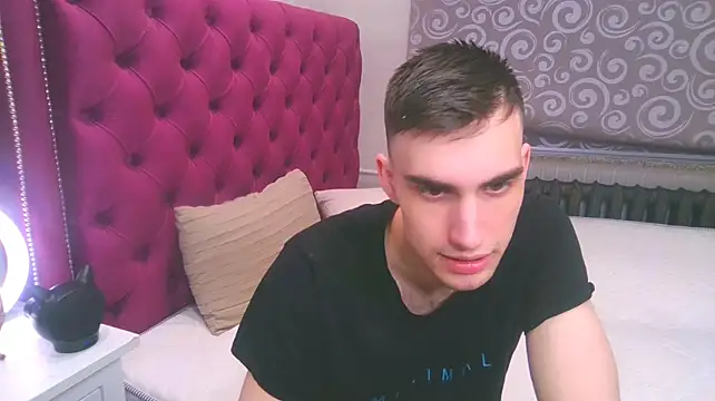 DeanWilde on Stripchat
