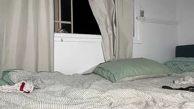 oliviasmith2 live cam