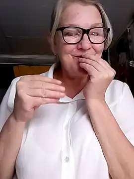 irinamaux live cam preview