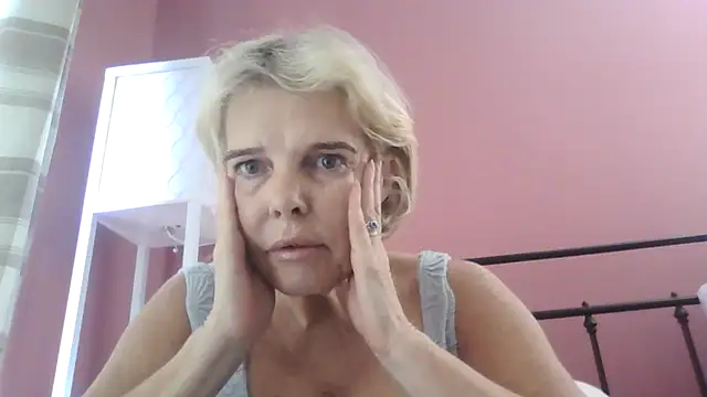 Huskie_Mia_UK live cam preview