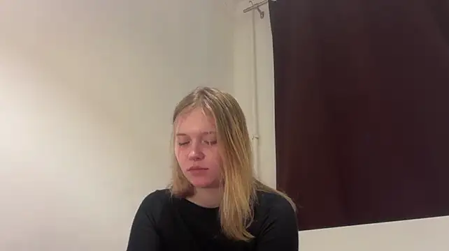 EliseDeschner live cam on StripChat
