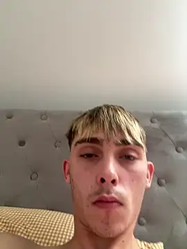 ukboy4cheap live cam on StripChat