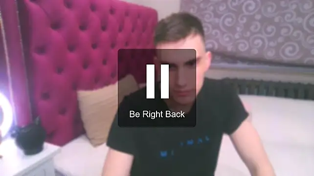 DeanWilde live cam on StripChat