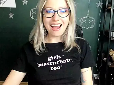 loveHeidi live cam on StripChat