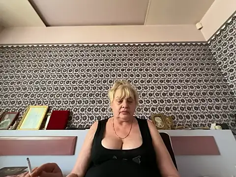 AnastasiaGrey777 live cam on StripChat