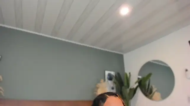 IsabellaReinaa live cam on StripChat