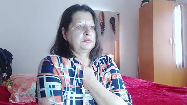 ExtasyMature live cam on StripChat