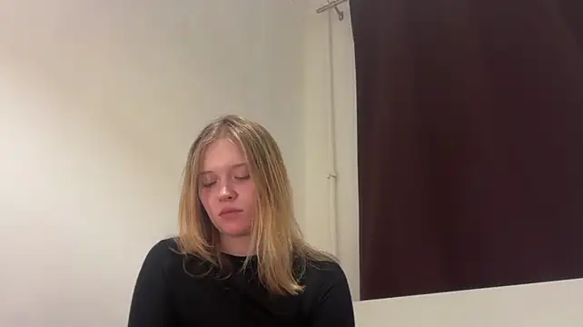 EliseDeschner live cam on StripChat