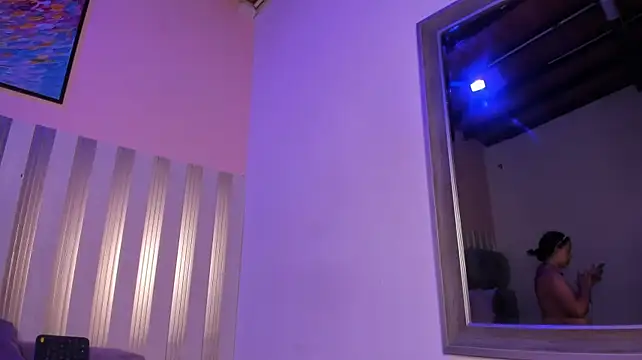 nina_glow