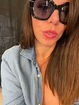Sara87Show4U