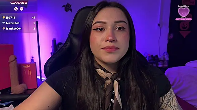 Lilyhotson live cam on StripChat
