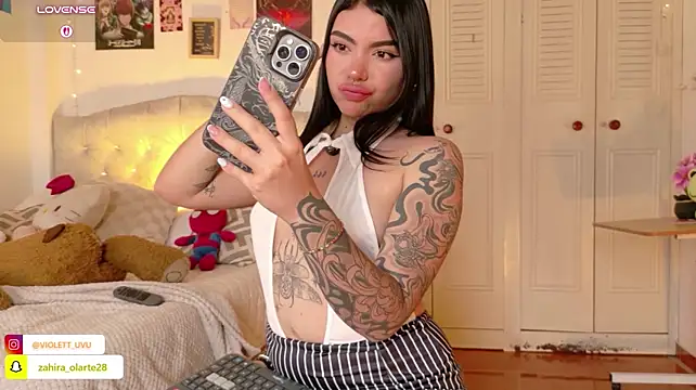 VioletEvanzz live cam preview