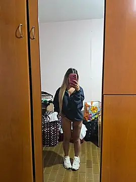 thegirlofthemirror (F young) - Doggy con louboutin