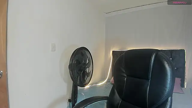 Nanaa_snow live cam on StripChat