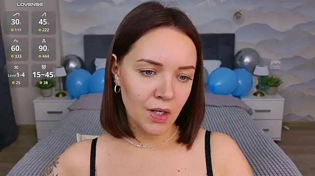 Chloe_Sapphire live cam on StripChat