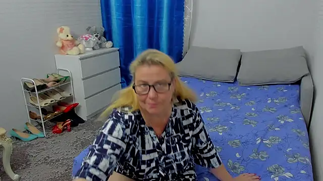 Frau_Marta live cam preview