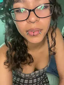 crystilove69 live cam on StripChat