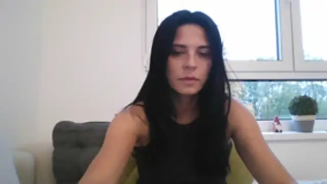 RoyalPearl live cam on StripChat