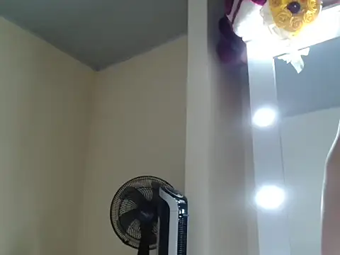Mia_Laureent
