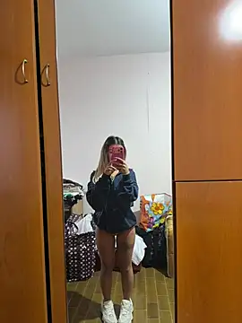 thegirlofthemirror (F young) - Doggy con louboutin