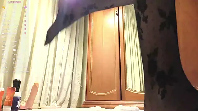 Crazy1One live cam on StripChat
