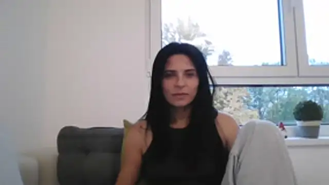 RoyalPearl live cam on StripChat