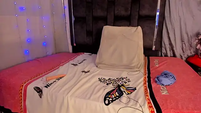 Alana-Nova live cam on StripChat