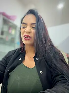 sara-77 (G young) - Show in doggy with pantys down in public