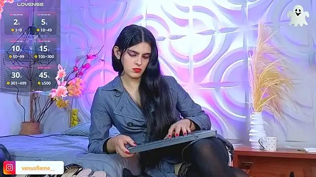 Venus_flame1 live cam on StripChat