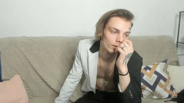 Crimson_Hollow on Stripchat