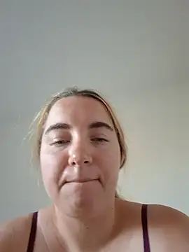 xHotLola