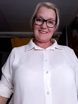 irinamaux live cam preview