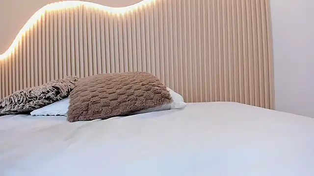 LUCI_COLINS live cam preview