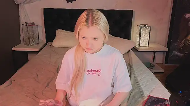ItsJustGia live cam preview