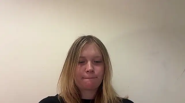 EliseDeschner live cam on StripChat