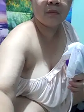 Yummykiel live cam on StripChat