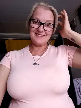 irinamaux live cam preview