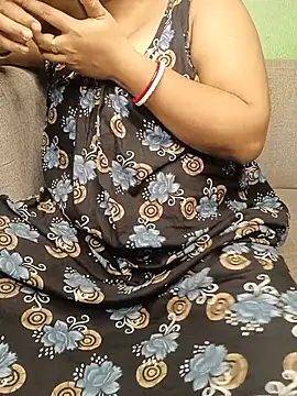 R_Queen live cam on StripChat