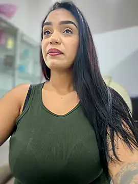 sara-77 (G young) - Show in doggy with pantys down in public