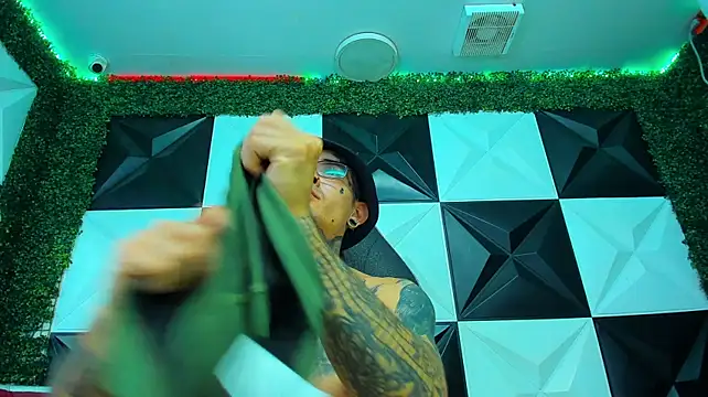 Boy_tatto77 live cam on StripChat