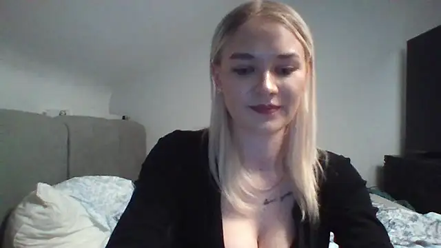 RoseSexyBlonde