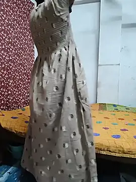 deepa-telugu143 (F milf) - Boobs oil massag in public