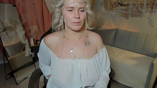 Charming_Daphny