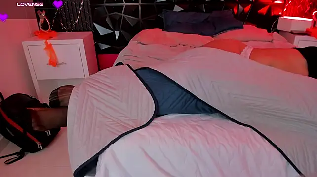 MissyAndNova live cam on StripChat