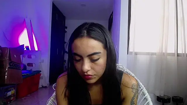 Leslie_Bussh_ live cam on StripChat