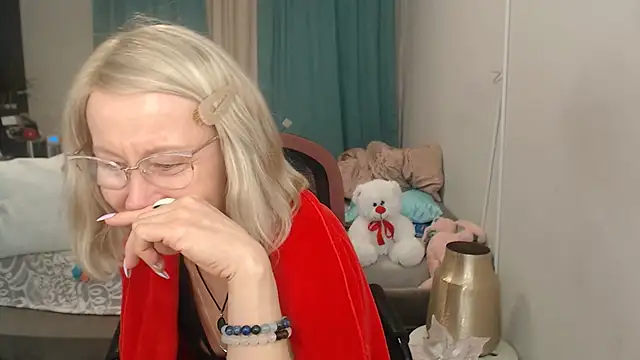 LuxuryNika live cam on StripChat