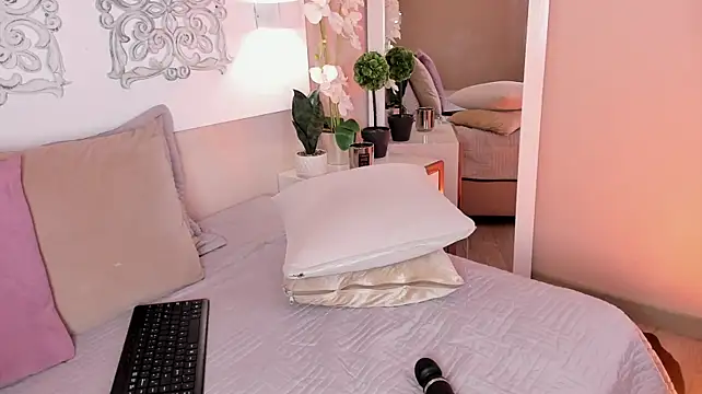 AlmaBlaze live cam on StripChat