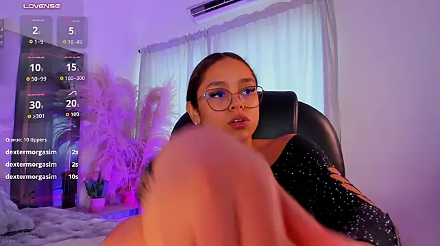 CarolineFyre live cam on StripChat